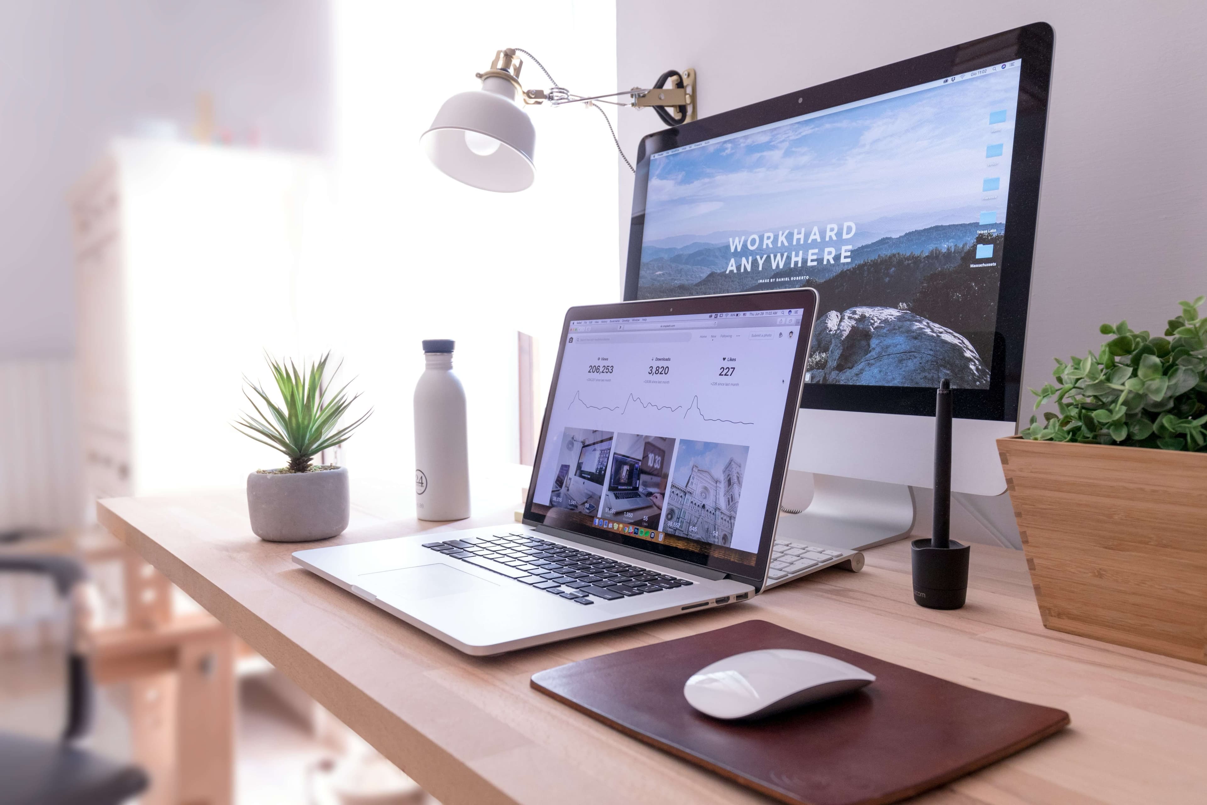 Trainingsbudget, mentoring, meetups, certificeringen en een auto van de zaak als je die nodig hebt
